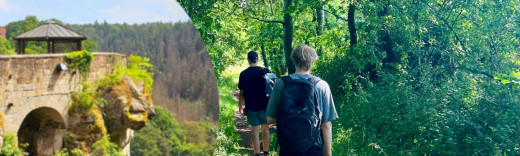 Zwei Personen auf einer Wanderung, ein Ausschnitt der Burg Hohnstein